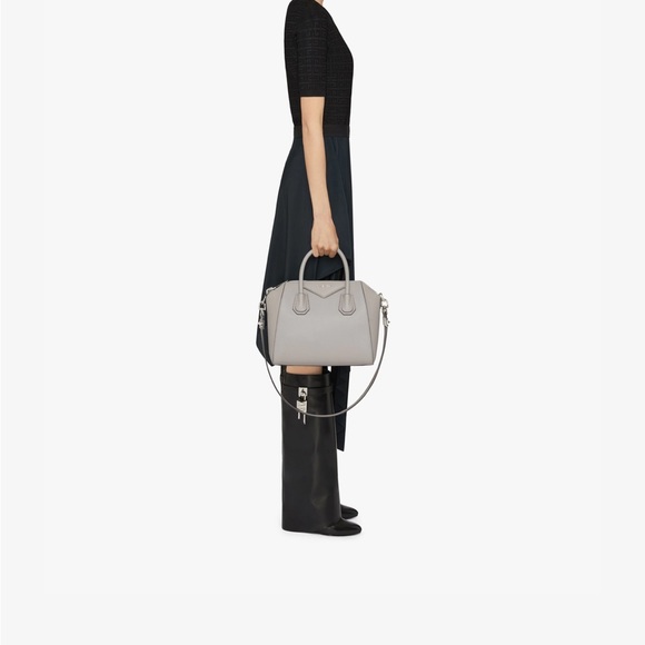 Givenchy Medium Antigona bag in Pearl Grey - Picture 3 of 9